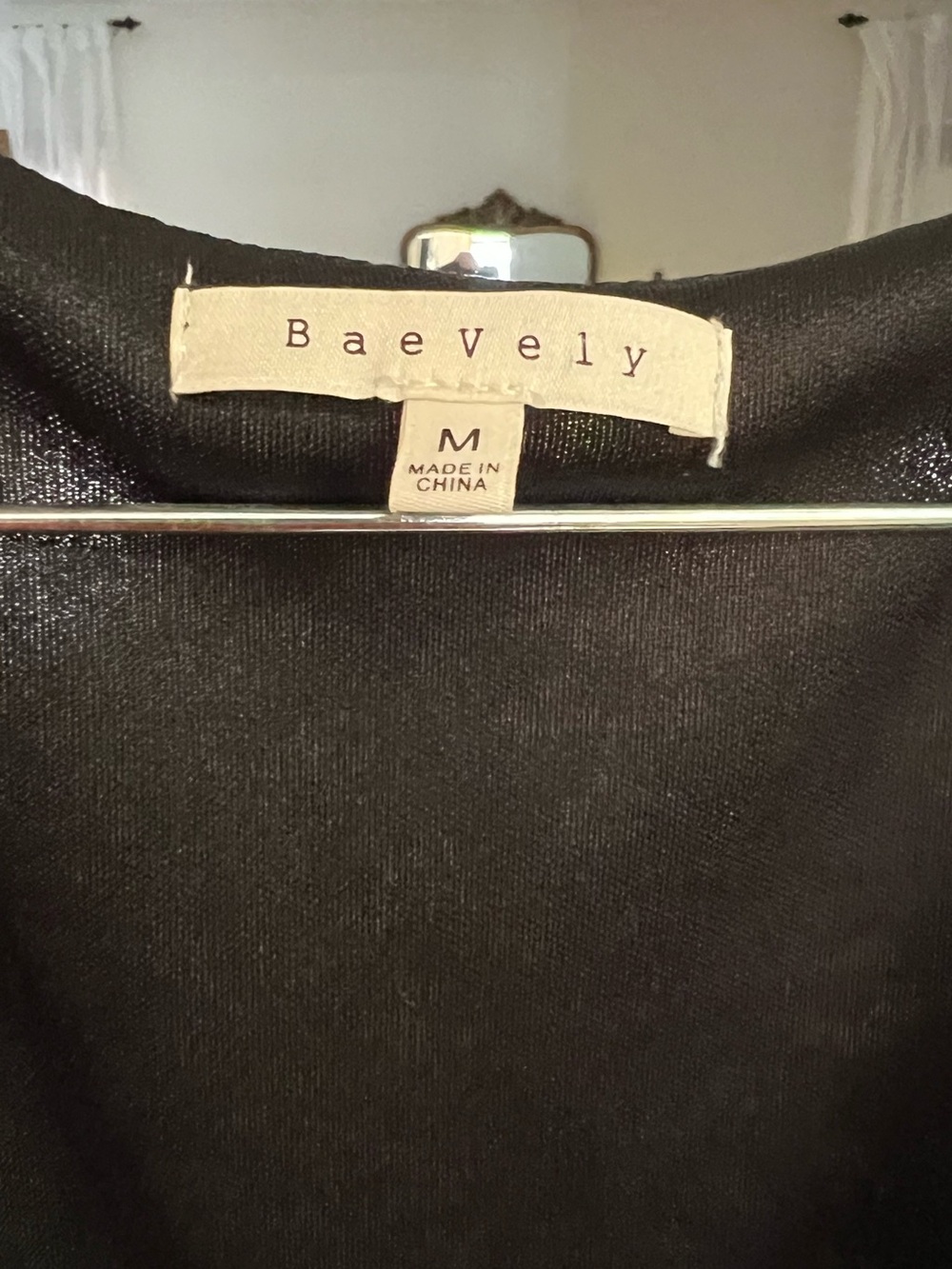 Shop Henly Baevely long sleeve maxi dress black florals - Picture 10 of 10
